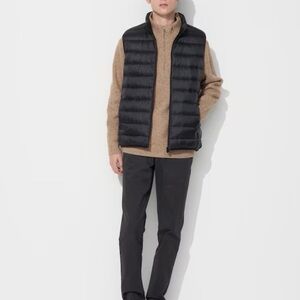 Uniqlo Men's XL Ultra Light Down Black Puffer Vest 750+ Fill Packable Pouch